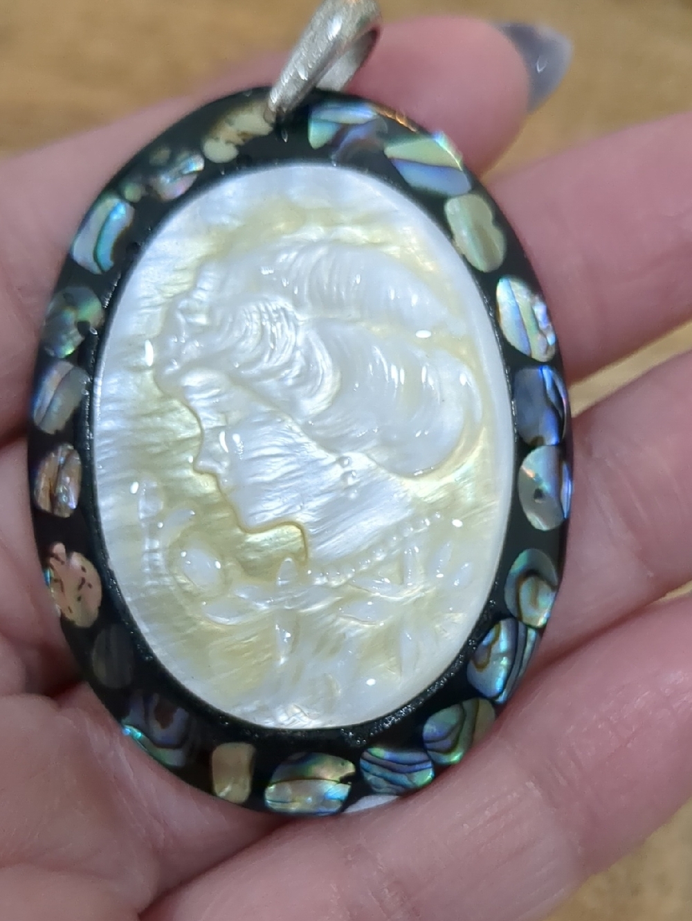 VINTAGE Mother of Pearl Cameo Pendant with Iridescent Abalone Inlay - White